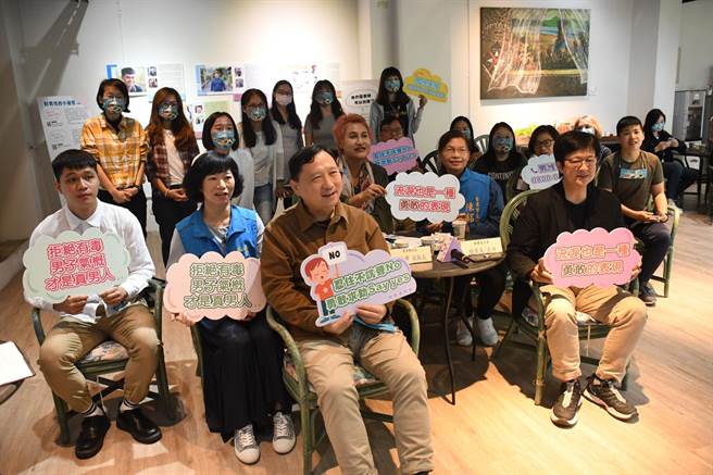 励馨基金会台东分所举办「台东男人，男说难说」线上特展。（庄哲权摄）