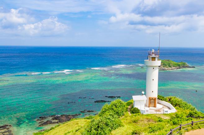 京站周年庆在12日前推出总价值超过66万元抽奖活动，Q卡友拿当日消费发票、全馆累满6000元，即抽国内外机加酒或国内住宿券。（京站提供）