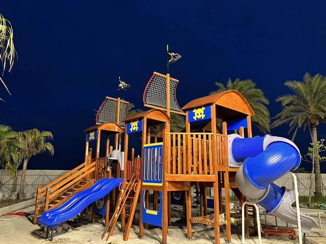 花莲县政府在太平洋公园南滨段增设共融游具，打造老幼适用的共融公园。（花莲县府提供／王志伟花莲传真）