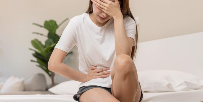 一名女网友原本想和男友大战300回合，不料才开始5分钟就「出事了」。（示意图／shutterstock）