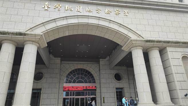 桃園市新屋區一家超商2021年10月25日遭宋姓男子持槍趁保全補鈔時開槍行搶，遭桃園地檢署依強盜罪嫌起訴。（賴佑維攝）