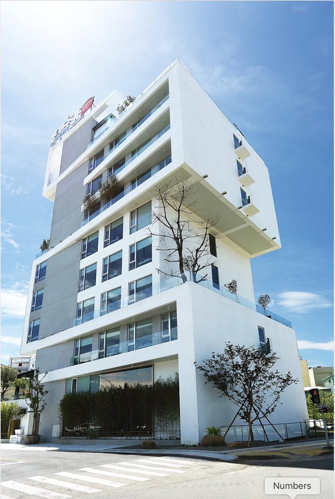 承亿文旅桃城茶样子，外观是茶箱堆迭意象。(承亿文旅提供)