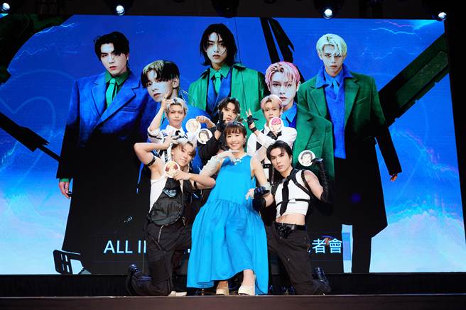 ALL IN 5今发片记者会，让LuLu（中）站台助阵。(必应创造提供)