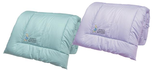 天母SOGO 彼得兔阿拉斯可水洗羊毛被，原价1万2800元，特价2980元，限量30件。（SOGO提供）