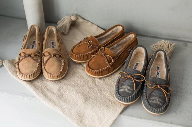 新竹Big City远东巨城推出女鞋「MINNTONKA」年度最后出清优惠特卖会。（远东巨城提供）