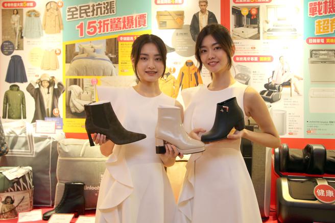 新光三越台北站前店周年庆，冬季女靴全面特价4折起。（新光三越提供）