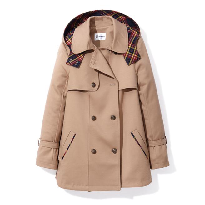 新光三越台北站前店周年庆，MATSUMI格纹拼接立领大衣，原价7980元，特价3690元。（新光三越提供）