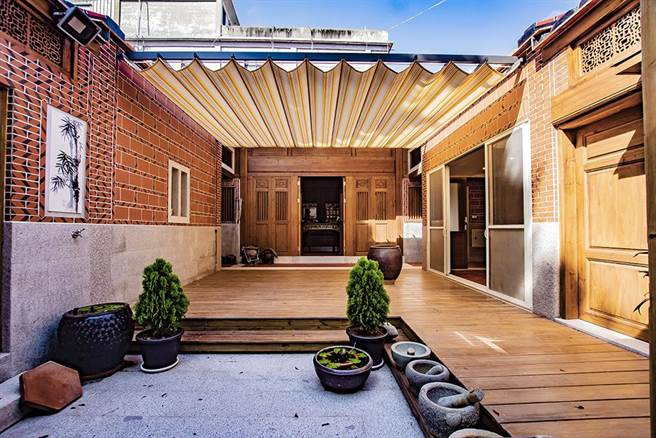 金大建筑系老师李俊凯以作品「闽南金门大隐于市」，荣获2021-2022国际环艺创新设计作品大赛（华鼎奖）的最高等级「金钻奖」(图／金大提供)