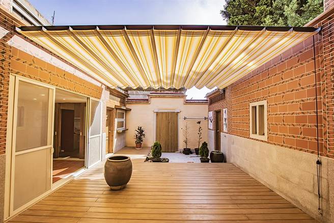 「闽南金门大隐于市」主体木构架是穿斗式的栋架，既是对于传统建筑结构美感的欣赏，也是对生活使用的思考。（图／金大提供）