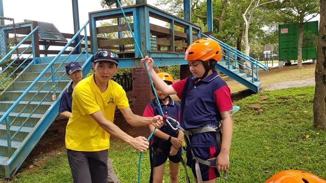 桃园市私立大华高中小学部也有户外探索课程。（校方提供／蔡明亘桃园传真）