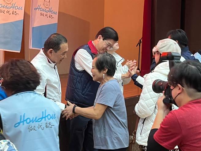 侯友宜今出席首场公开谢票行程。（王扬杰摄）