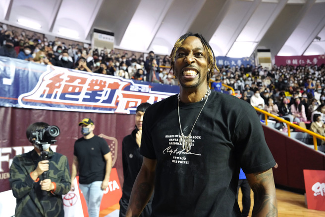 「魔獸」霍華德親臨UBA現場，感受大專籃球魅力。（大專體總提供）