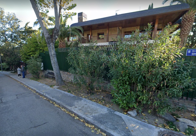 乌克兰驻马德里大使馆今天传出爆炸，至少1人受伤。(图/截自Google街景图) 