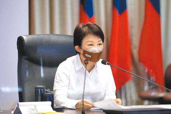 台中市長盧秀燕29日主持市政會議時表示，疫情趨緩，年底前台中有4大活動，歡迎民眾共襄盛舉。（台中市政府提供／張亦惠台中傳真）