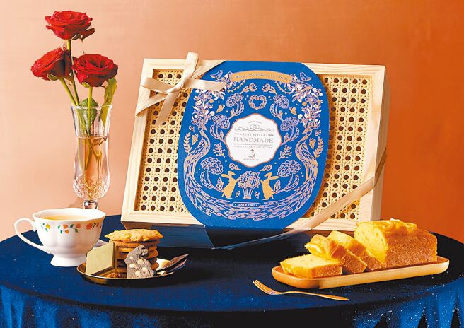 詩特莉「錦兔星夜」藤編相框禮盒相當有質感，高端贈禮或收藏都適合，850元起。（詩特莉提供）