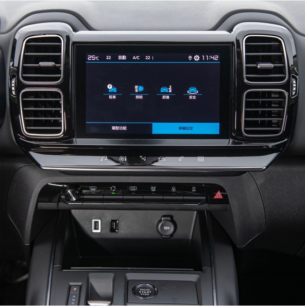 8吋全彩觸控螢幕，支援Apple CarPlay與Android Auto連線模式。（陳大任攝）