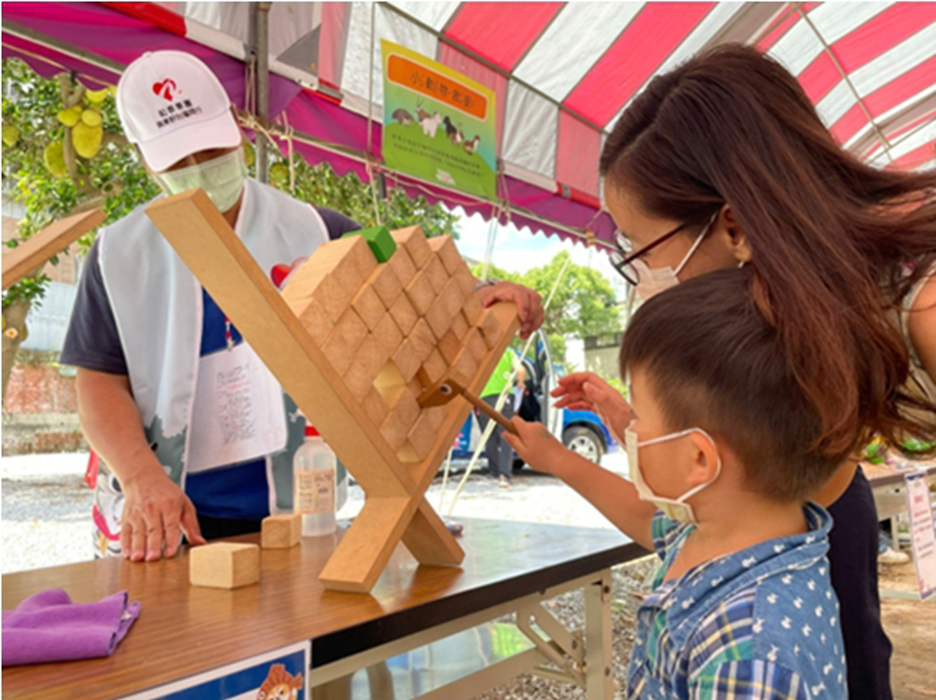 TOYOTA玩具復活節，巡迴全台15個縣市舉辦，親子透過互動體驗認識環保玩具及培養環保概念。 (圖/和泰汽車提供)