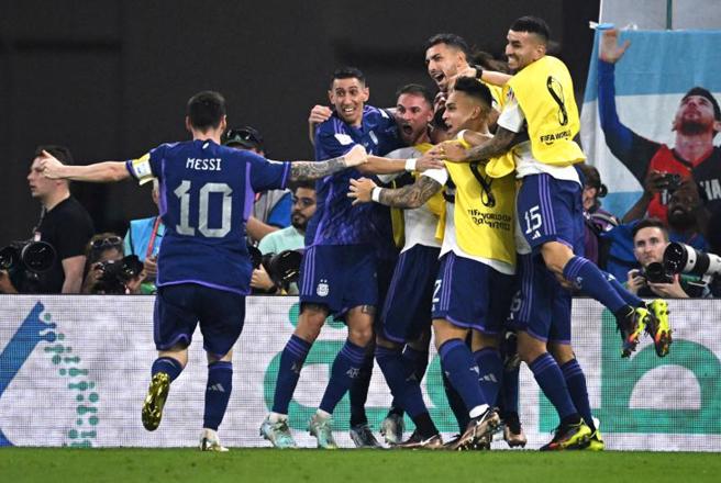 世界杯C组小组赛阿根廷vs波兰0-2晋级16强
