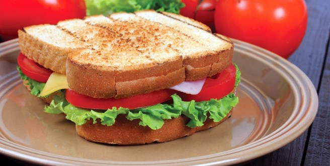 早餐店透明抹酱成份含有整颗蛋。（示意图图／Shutterstock）