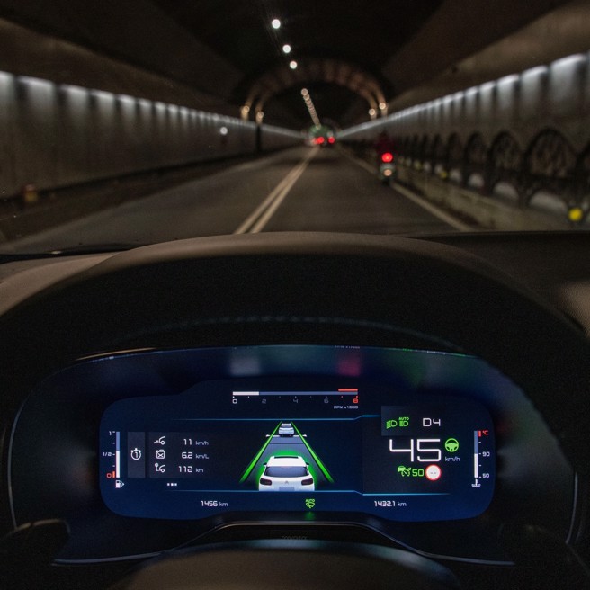 各項行車資訊一目瞭然。（陳大任攝）