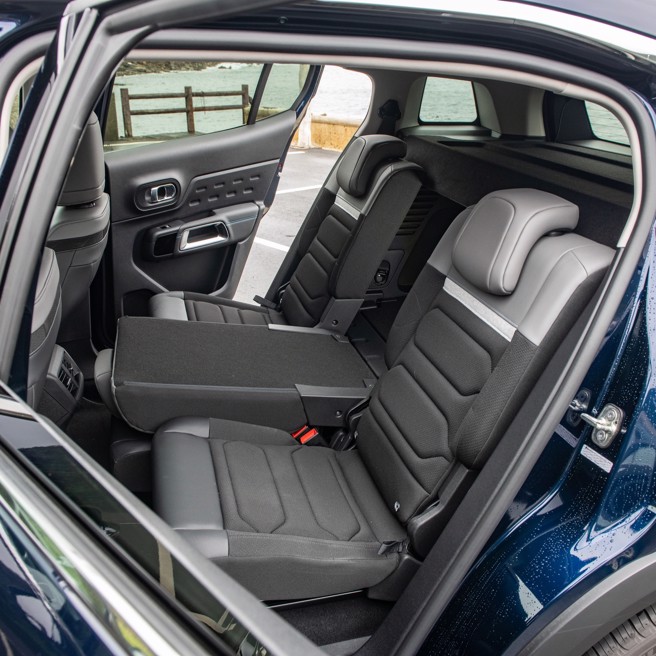 3 張獨立後座椅可分離傾倒。（陳大任攝）