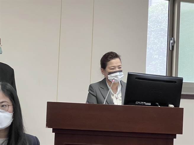 主计总处悲观明年GDP不保3，经济部长王美花今天在立法院也证实，明年出口可能不会比今年好。(图／王玉树摄)