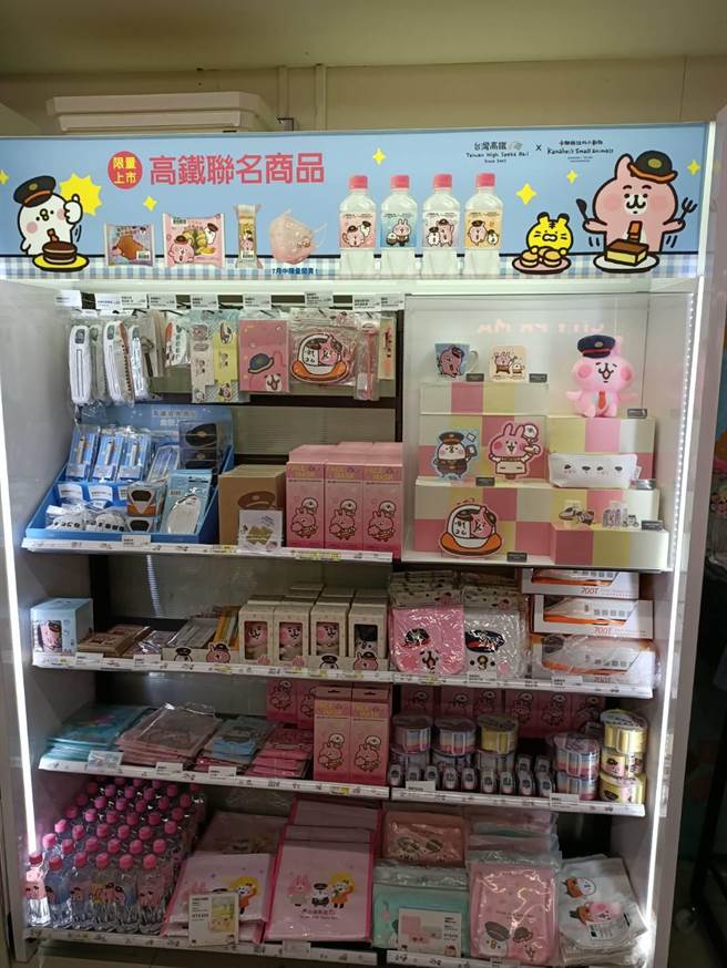 台湾高铁与7-ELEVEN推出联名商品。（简立欣摄）