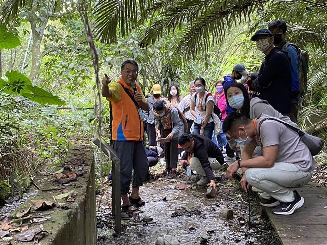 台东林区管理处安排走访在地的池上富兴社区和获得国家颁发「金牌农村」认证的永安社区实地交流。（蔡旻妤摄）