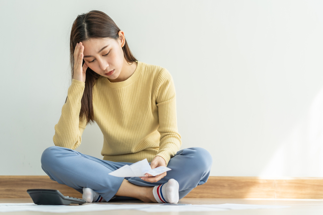 双子座、巨蟹座、双鱼座很容易被牵着走，因时常别人说什么就信什么，而容易盲目地跟随，最后才发现自己吃亏早已来不及了。（示意图／Shutterstock）