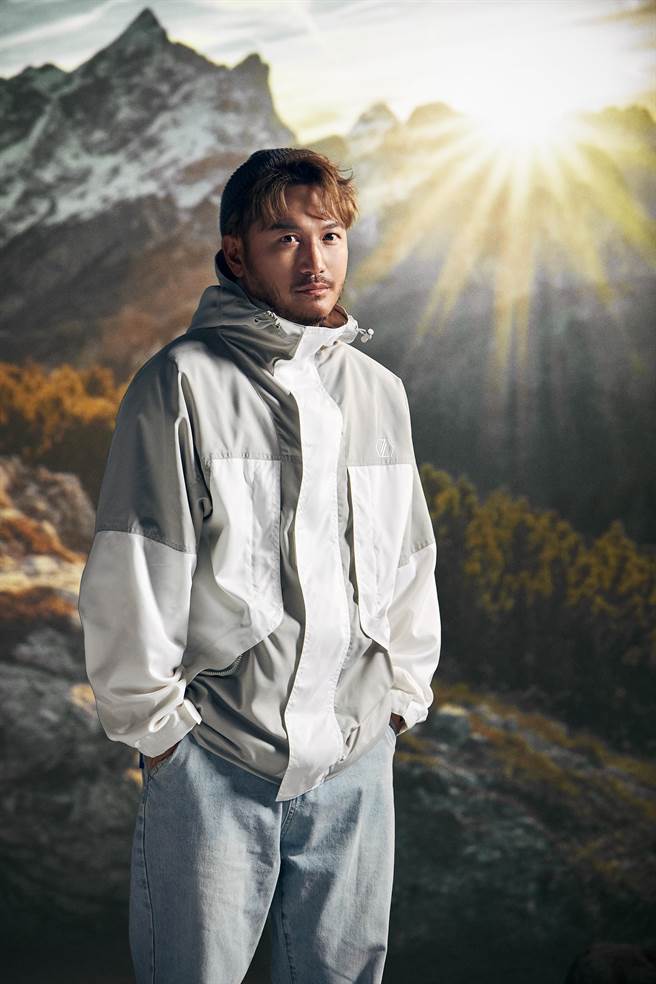 KID喜爱参加户外活动，外套的机能性和安全性是第一优先考量。（CHECK2CHECK提供）