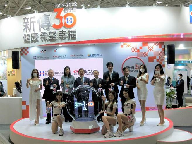 2022台湾医疗科技展今（1）起盛大举办，今年新光医院再度偕同新光人寿、新光银行、新光保全以「数位转型 永续新光」的主题推出六大展区。（王家瑜摄）