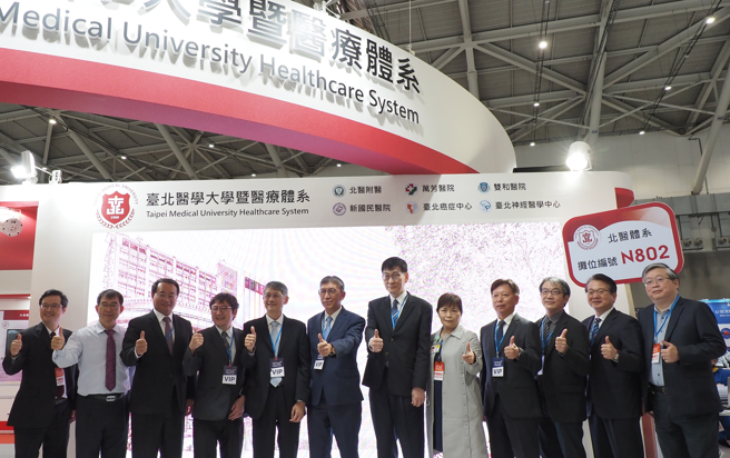 北医在医疗科技展的健康平台，可一次针对4种疾病做早期筛检。（北医提供）