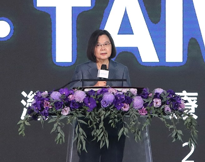 苦苓點出蔡英文（如圖）的2大問題：已2年沒提到任何原定的改革、對大眾的質疑沒有任何回應。（鄭任南攝）