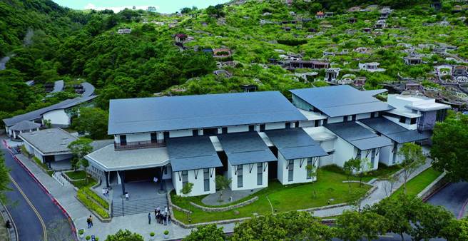 宜兰县「员山福园第3期纳骨楼暨牌位区兴建工程」获得工程会金质奖建筑类特优。（宜兰县政府提供／李忠一宜兰传真）