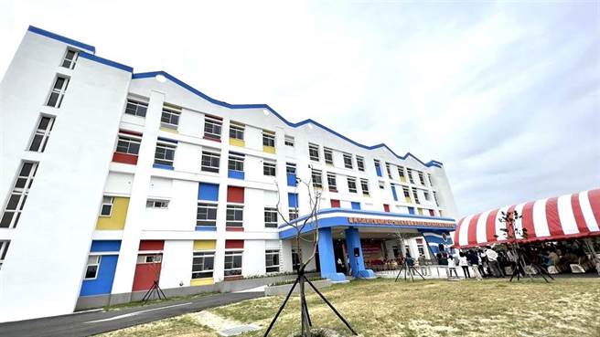 新营医院北门分院经3亿元经费整建后，成功转型为提供多元长照资源中心。（本报资料照片／张毓翎台南传真）