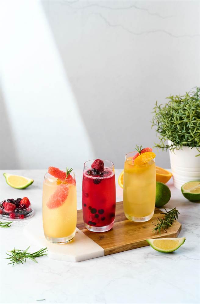 消费者可于kafeD 门市品嚐多种层次风味的德式健康饮品。（kafeD提供／冯惠宜台中传真）