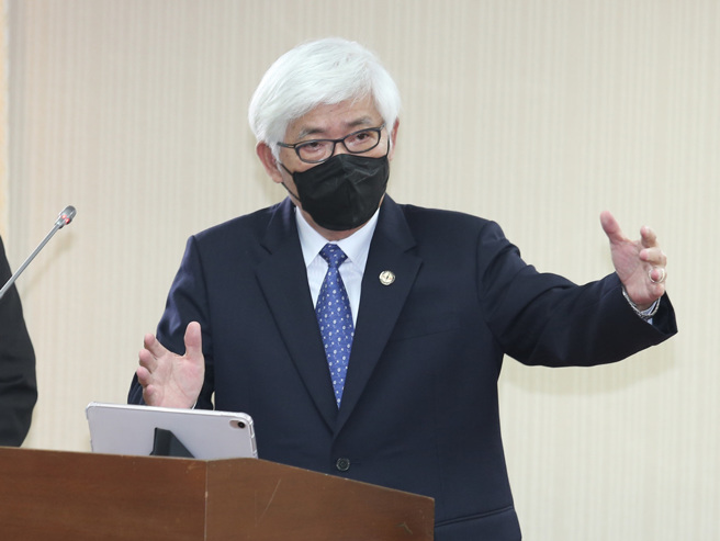 中选会主委李进勇(图)对于屏东县长开票争议的发言，引发郑丽文炮轰。（资料照／姚志平摄）