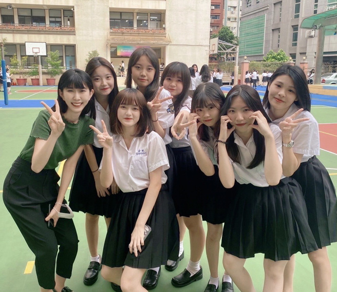 「撞出自信色彩，撞色青年电影节」旨在启发学生的创造力与表现力，透过提供舞台与业界观点融入评量的形式，让孩子有自信地为自己发声。(照片/金瓯女中提供)