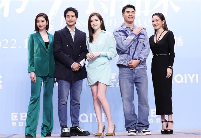 张景岚（左起）、薛仕凌、许玮宁、陈昊森、尹馨出席记者会。（陈俊吉摄）