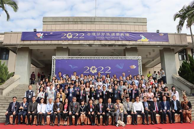 教育部「杏坛芬芳奖」，1日在省政资料馆颁奖。（中兴高中提供／廖志晃南投传真）