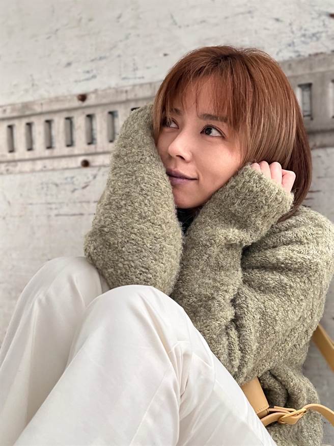 王瞳欣慰工作人员帮她拍出美照。（民视提供）