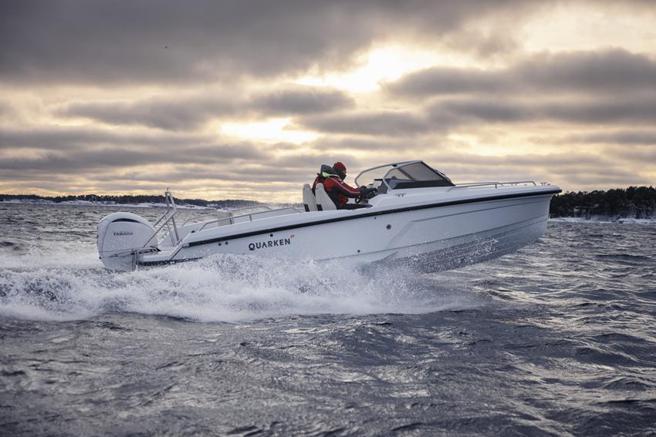 （亚果引进只要330万元，即可入手的Quarken 27 Open型的多功能快艇，抢攻平价游艇市场。图／亚果提供）