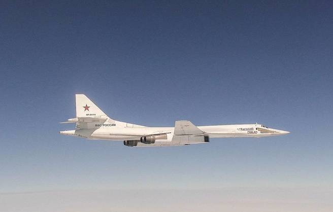 俄羅斯和中國戰略轟炸機在日本海和東海進行聯合巡邏，出動了包括俄製Tu-95、Tu-160（圖）長程轟炸機與中共 轟-6轟炸機。（圖／塔斯社）