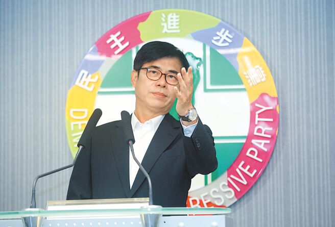 民进党11月30日举行中常会，确定由高雄市长陈其迈担任代理党主席。（张铠乙摄）