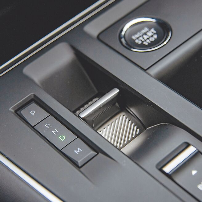 線傳控制排檔採撥桿設計。（陳大任攝）