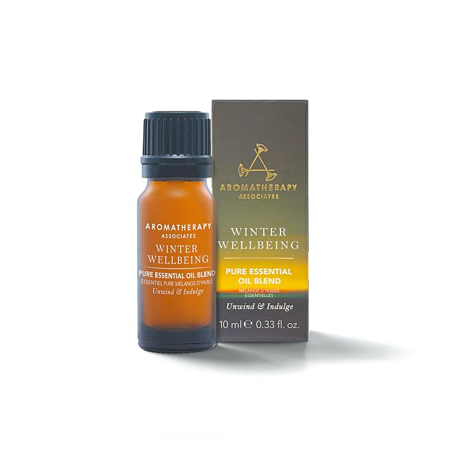 Aromatherapy Associates暖心橙香（见图）／欢沁玫瑰精油售价1400元／10ml。（Espace Beaute提供）