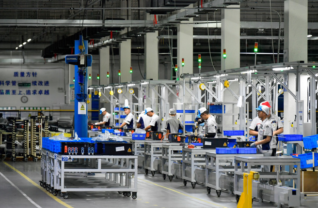 天津宝坻九园新一代动力电池产业主题园区内的锂电池生产线。（图／新华社）