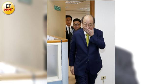 民进党立院党团总召柯建铭次子前年涉及毒邮包案，他自称不知情即被处以缓起诉，后续有类似案件犯嫌也依样取得缓起诉处分。（图／黄耀徵摄）