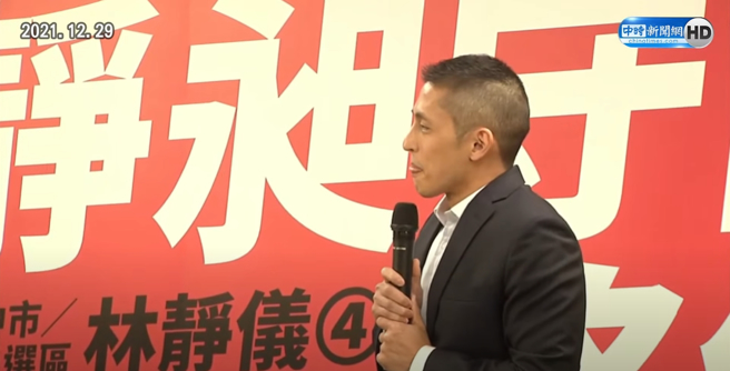 壮阔台湾联盟理事长吴怡农去年12月29日在民进党记者会上的表现，引发各界热议。（图／本报系影音截图）