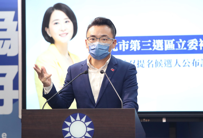 国民党文传会主委洪孟楷（图）2日宣布，徵召台北市议员王鸿薇参加台北市第三选区立委补选，洪孟楷表示王鸿薇虽然参选立委但是人仍然会留在台北市，请民眾支持；同时否认交换不分区立委的说法。（郑任南摄）